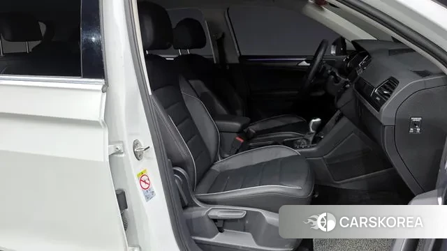 Volkswagen Tiguan second Generation 2023 Белый из Кореи, фото 2