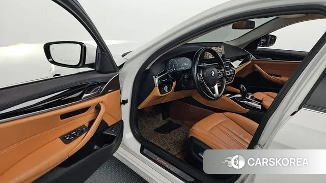 BMW 5 Series (G30) 2019 Белый из Кореи, фото 2