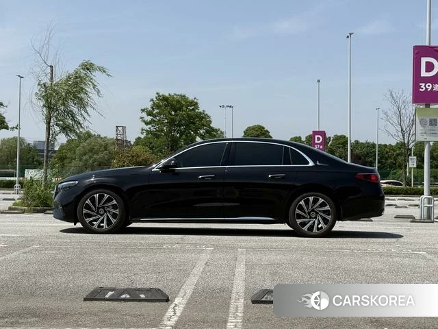 Mercedes-Benz E-class 2025 Черный из Китая, фото 2