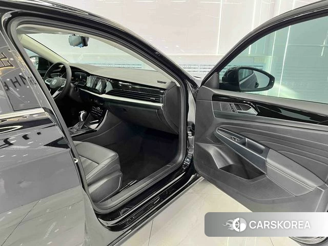 Volkswagen Passat 2023 Черный из Китая, фото 2