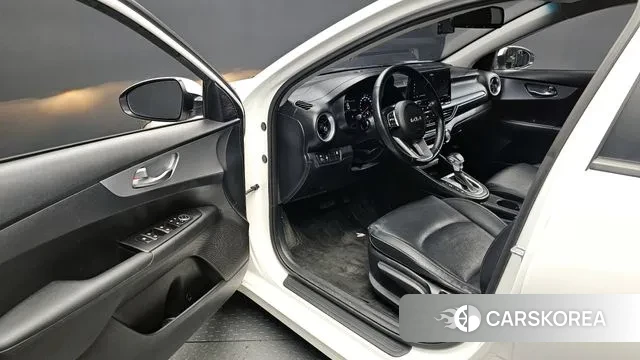 Kia The New K3 2nd generation 2021 Белый из Кореи, фото 2