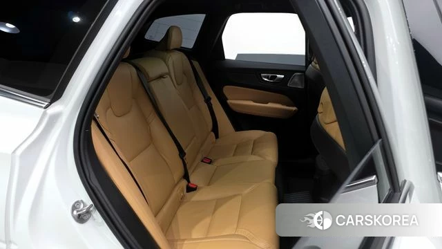 Volvo XC60 second Generation 2024 Белый из Кореи, фото 2