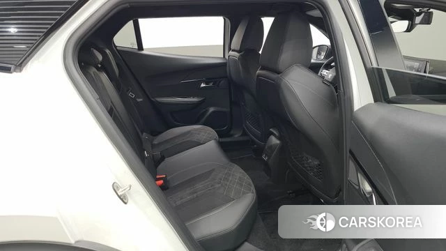 Peugeot e-2008 second generation 2023 Белый из Кореи, фото 2