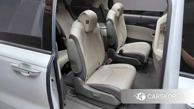 Kia Carnival 4th generation 2023 Белый из Кореи, фото 2