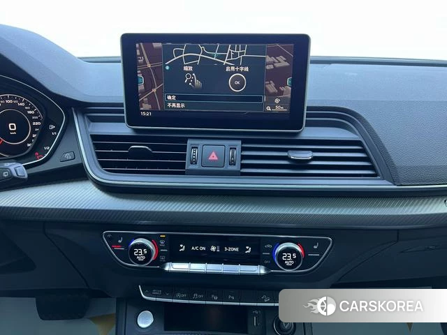 Audi Q5L 2021 Темно-серый из Китая, фото 2
