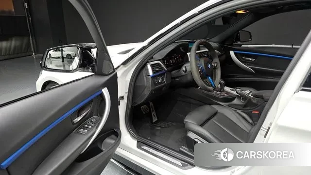 BMW 3 Series (F30) 2018 Белый из Кореи, фото 2