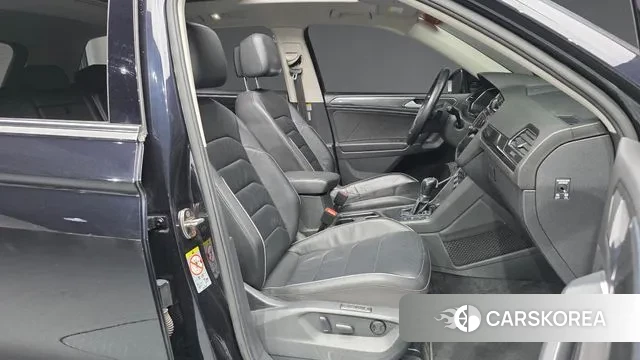 Volkswagen Tiguan Allspace 2018 Черный из Кореи, фото 2