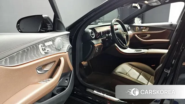 Mercedes-Benz E-Class W213 2022 Черный из Кореи, фото 2