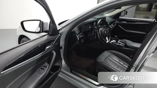 BMW 5 Series (G30) 2019 Серебряный из Кореи, фото 2