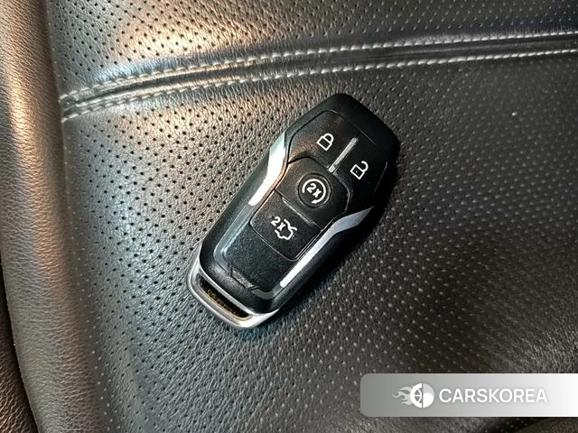 Ford Taurus 2018 Черный из Китая, фото 2