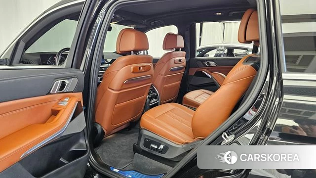 BMW X7 (G07) 2023 Черный из Кореи, фото 2