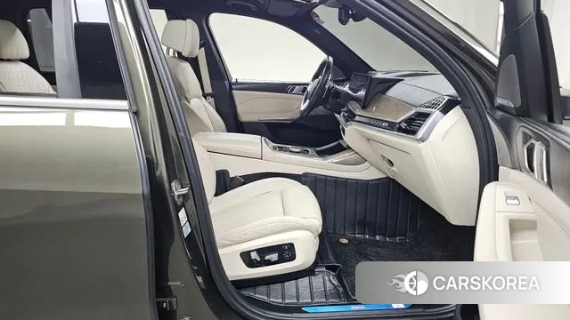 BMW X7 (G07) 2023 Цвет тростника из Кореи, фото 2