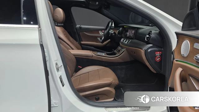 Mercedes-Benz E-Class W213 2021 Белый из Кореи, фото 2