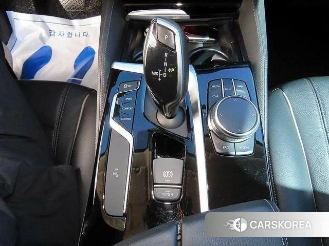BMW 5 Series (G30) 2019 Белый из Кореи, фото 2