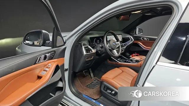 BMW X7 (G07) 2024 Серебристо-серый из Кореи, фото 2