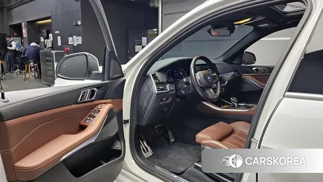 BMW X5 (G05) 2022 Белый из Кореи, фото 2