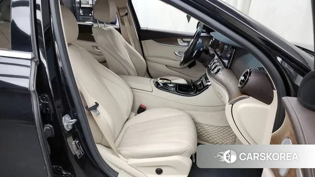 Mercedes-Benz E-Class W213 2018 Черный из Кореи, фото 2