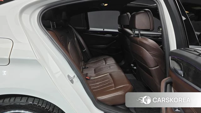 BMW 5 Series (G30) 2018 Белый из Кореи, фото 2