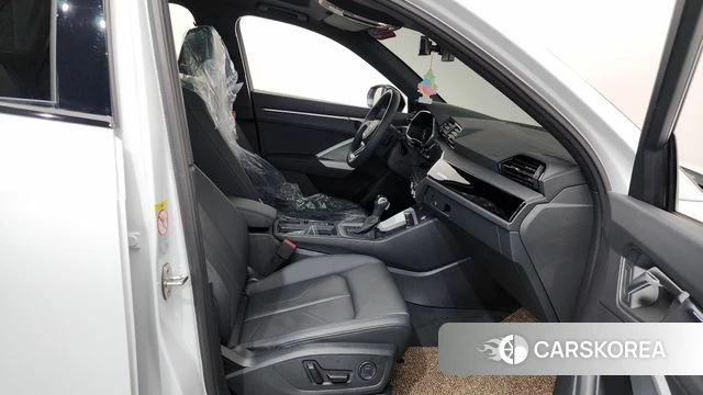 Audi Q3 (F3) 2025 Белый из Кореи, фото 2