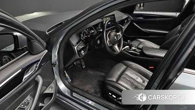 BMW 5 Series (G30) 2018 Цвет галактики из Кореи, фото 2