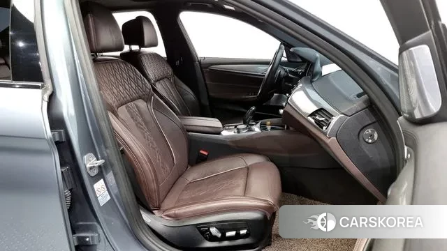 BMW 5 Series (G30) 2018 Серый из Кореи, фото 2