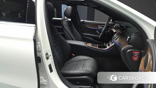 Mercedes-Benz E-Class W213 2023 Белый из Кореи, фото 2