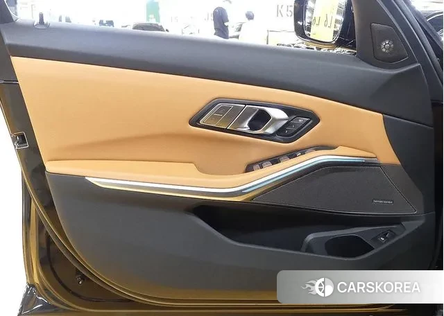 BMW 3 Series (G20) 2023 Черный из Кореи, фото 2