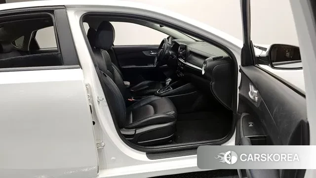 Kia The New K3 2nd generation 2022 Белый из Кореи, фото 2