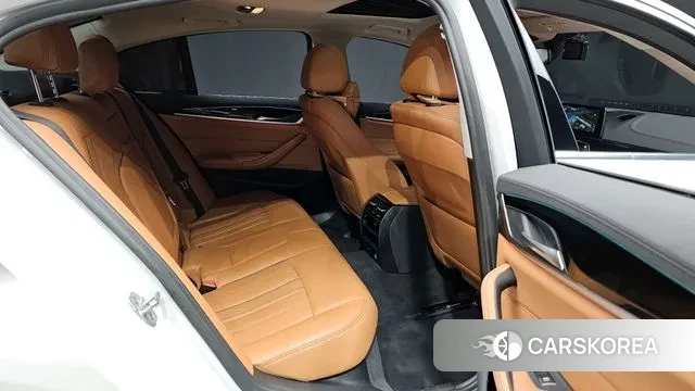 BMW 5 Series (G30) 2018 Белый из Кореи, фото 2