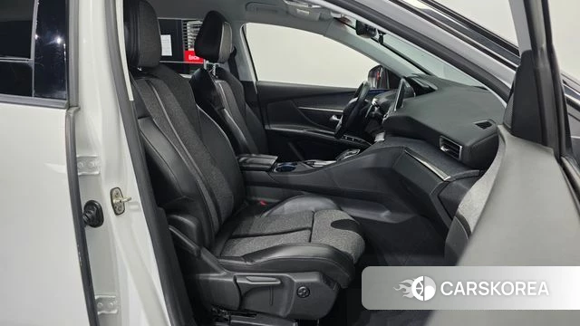 Peugeot 5008 second generation 2019 Белый из Кореи, фото 2