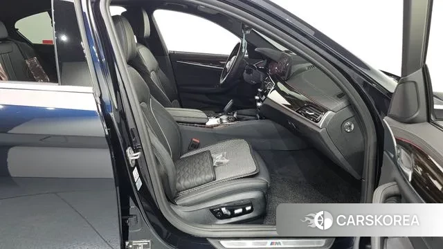 BMW 5 Series (G30) 2022 Черный из Кореи, фото 2