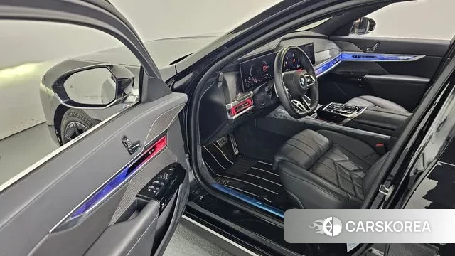 BMW 7 Series (G70) 2023 Черный из Кореи, фото 2