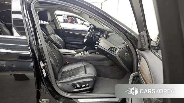 BMW 5 Series (G30) 2019 Черный из Кореи, фото 2