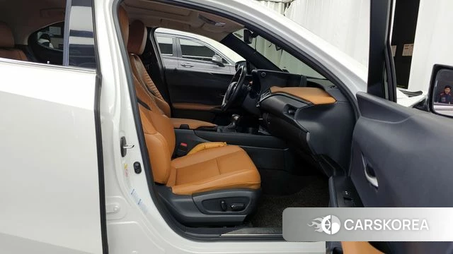 Lexus UX250h 2019 Белый из Кореи, фото 2