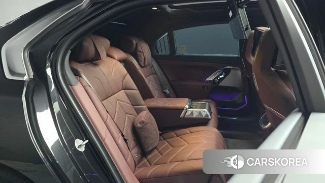 BMW 7 Series (G70) 2025 Черный из Кореи, фото 2