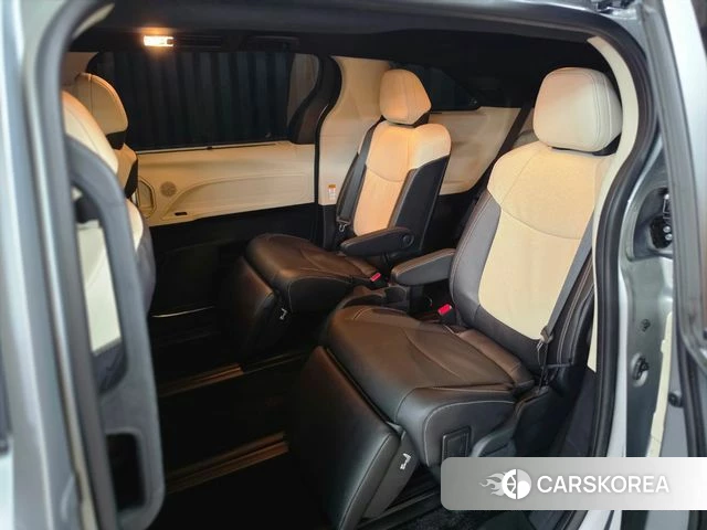 Toyota Sienna 4th Generation 2025 Серебряный из Кореи, фото 2