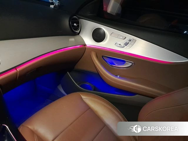 Mercedes-Benz E-Class W213 2021 Черный из Кореи, фото 2