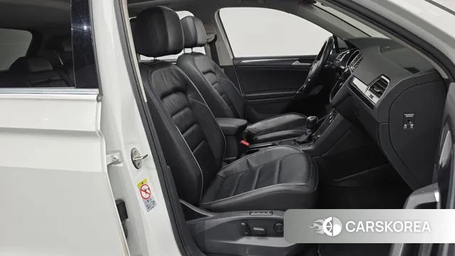 Volkswagen Tiguan second Generation 2018 Белый из Кореи, фото 2