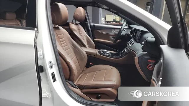 Mercedes-Benz E-Class W213 2018 Белый из Кореи, фото 2