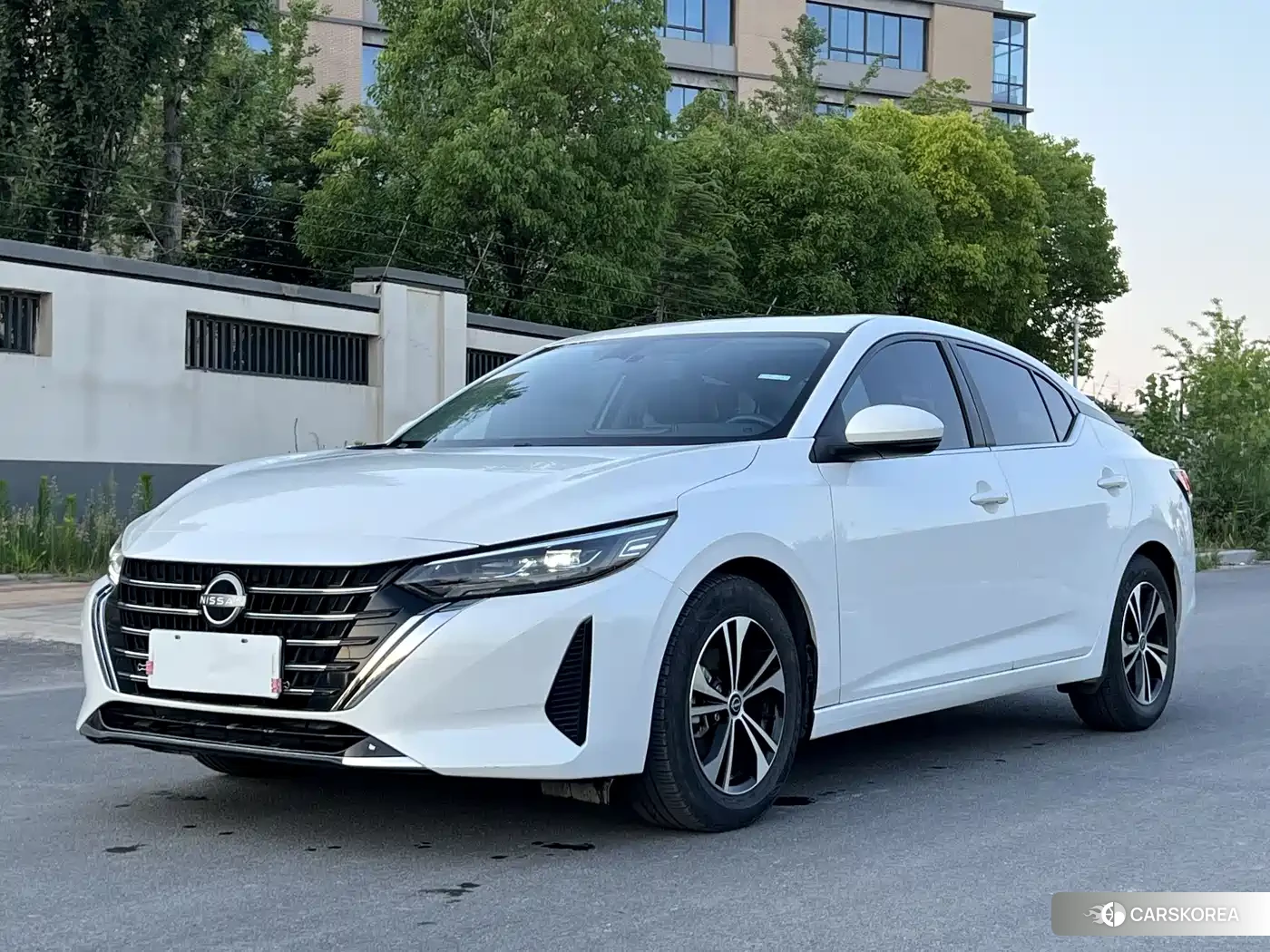 Nissan Sylphy 2024 Белый из Китая, фото 3