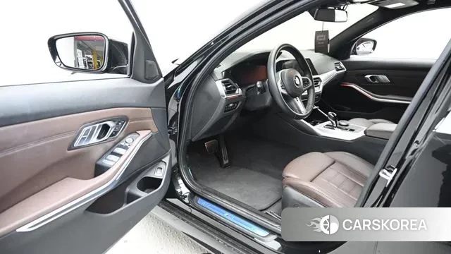 BMW 3 Series (G20) 2022 Черный из Кореи, фото 2