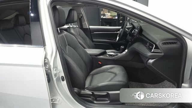 Toyota Camry (XV70) 2023 Серебряный из Кореи, фото 2
