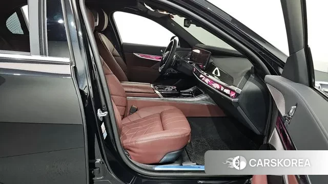 BMW 7 Series (G70) id 3142193 из Кореи 2