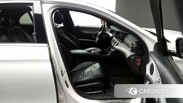 Mercedes-Benz E-Class W213 2021 Белый из Кореи, фото 2