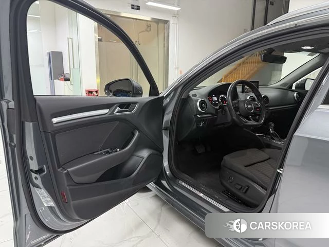 Audi A3 2018 Темно-серый из Китая, фото 2