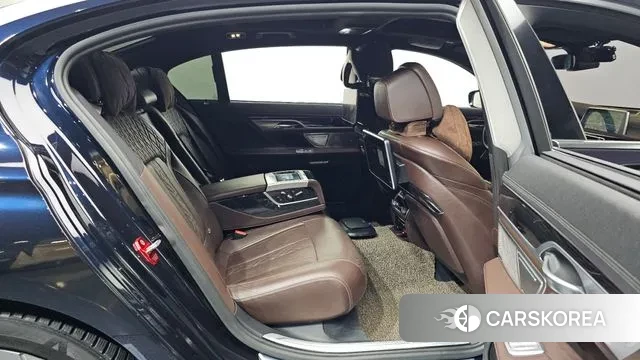 BMW 7 Series (G11) 2018 Черный из Кореи, фото 2