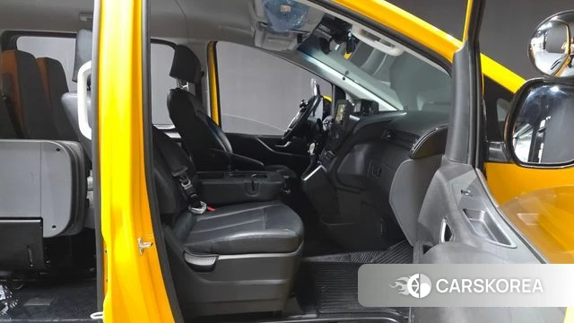 Hyundai Staria 2022 Желтый из Кореи, фото 2