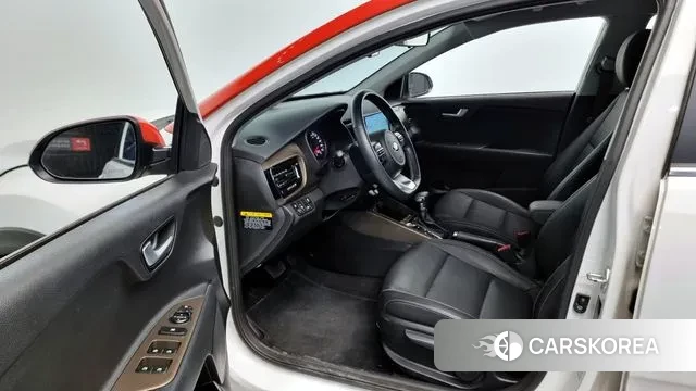 Kia Stonic 2018 Белый из Кореи, фото 2