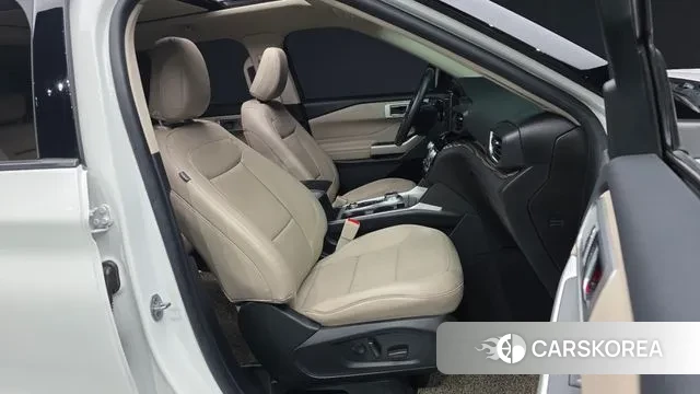 Ford Explorer 6th Generation 2022 Белый из Кореи, фото 2