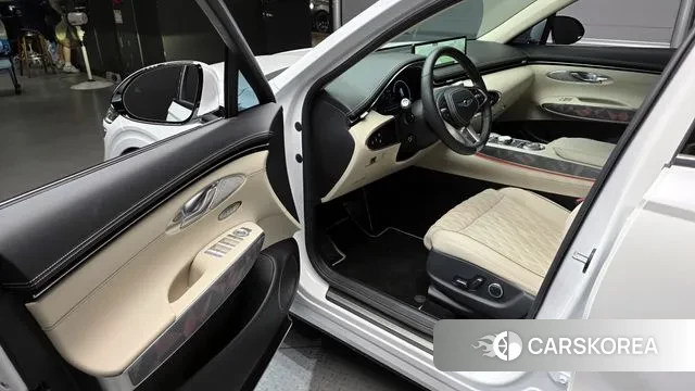 Genesis GV70 2023 Белый из Кореи, фото 2